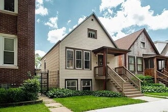 Building Photo - 3233 W Berteau Ave