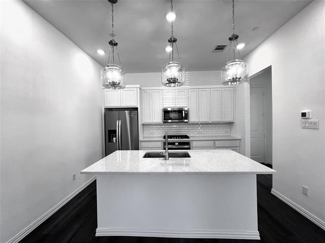 Building Photo - 1070 Old Rosebud Dr