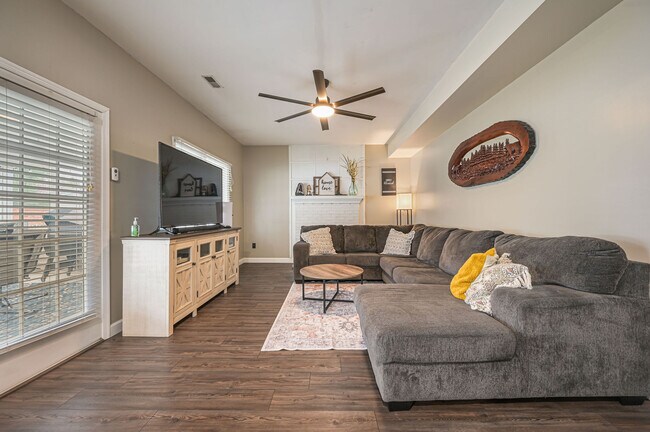 Foto del edificio - 200 Eagle Crest Dr