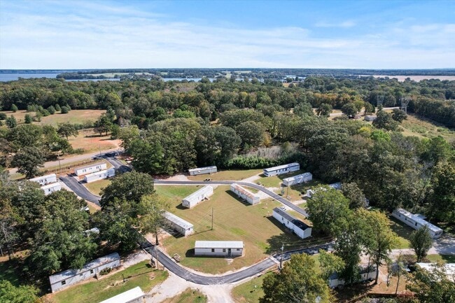 Foto del edificio - Updated 2BR/1BA Trailer in Muscle Shoals – Quiet Country Setting