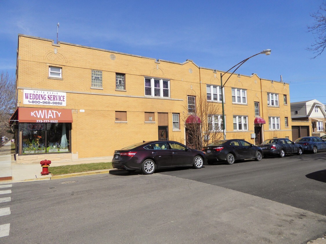 Primary Photo - 3233-3235 N Narragansett Ave