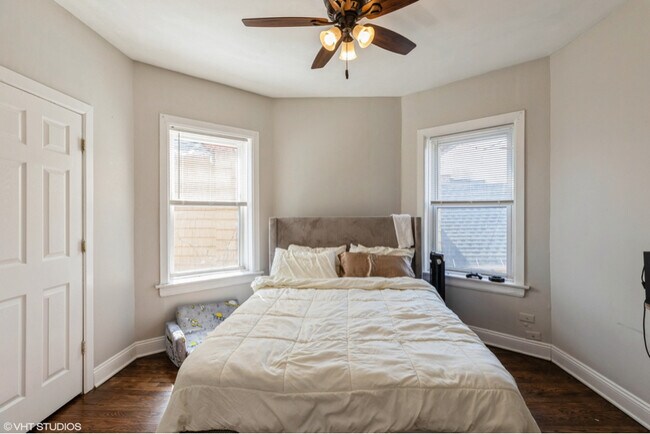 Foto del edificio - 1436 E 71st Pl