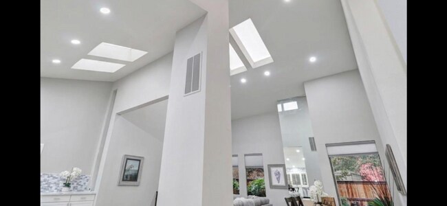 Foto del edificio - Spacious and beautiful 3 bedroom 2 bath ho...