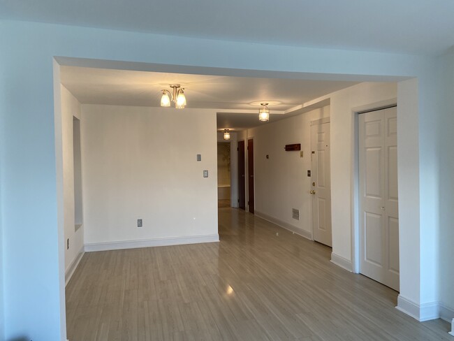 Dining Area - 941 Boulevard E