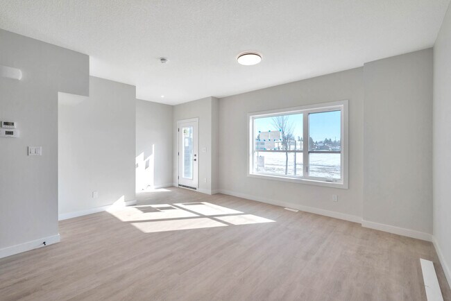 Building Photo - 15211 109 Ave NW