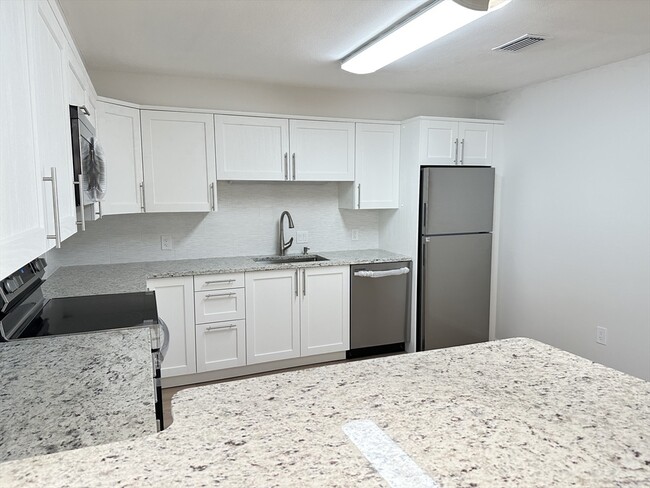 Building Photo - 1004 Paradise Rd