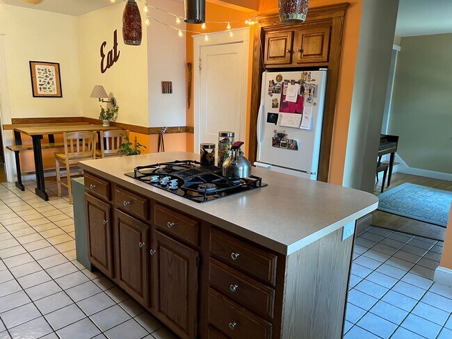 Kitchen island - 240 Pleasant Ave