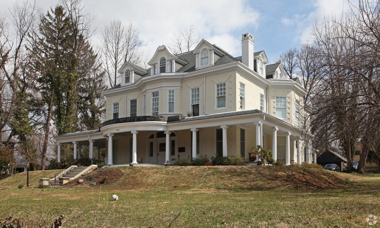 Primary Photo - 4803 Roland Ave