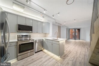 Building Photo - 616 E St NW