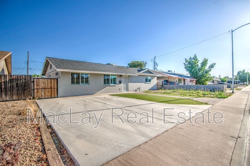 Primary Photo - 3729 W Butler Dr