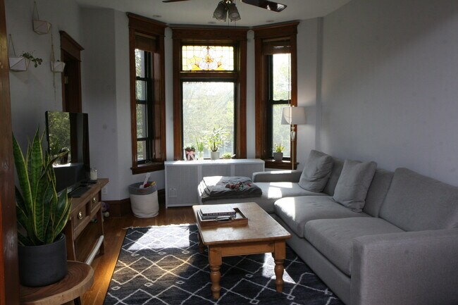 Photo - 2706 N Richmond St Apartments