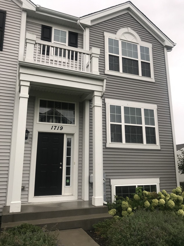 1719 Ruby Dr, Pingree Grove, IL 60140 Townhome Rentals in Pingree