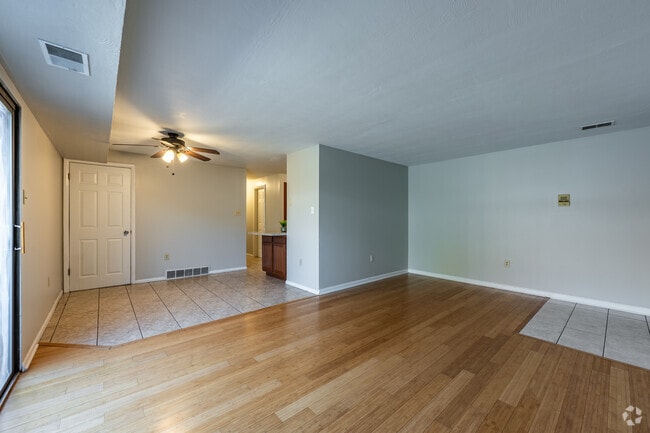 2BR, 1BA - 667SF - Living Room - Sandy Creek