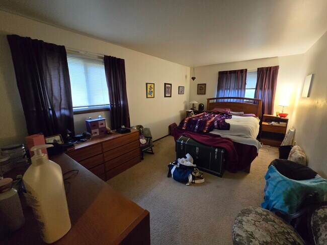 Dormitorio - 4521 S Ahmedi Ave