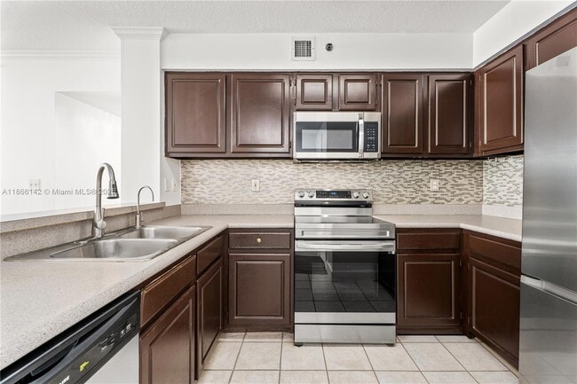 Building Photo - 2665 SW 37th Ave