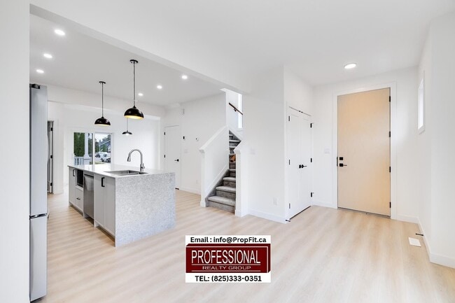 Photo du bâtiment - 15815-15898 98 Ave NW