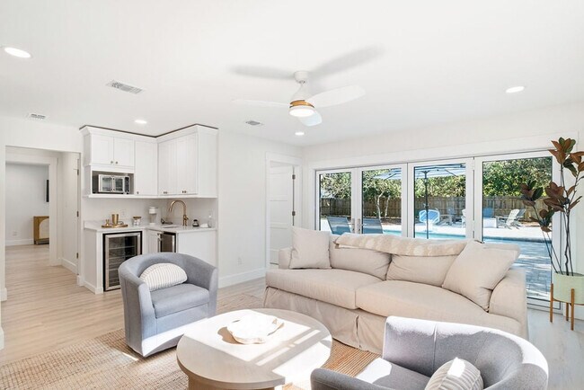 Foto del edificio - 383 Lakeview Dr