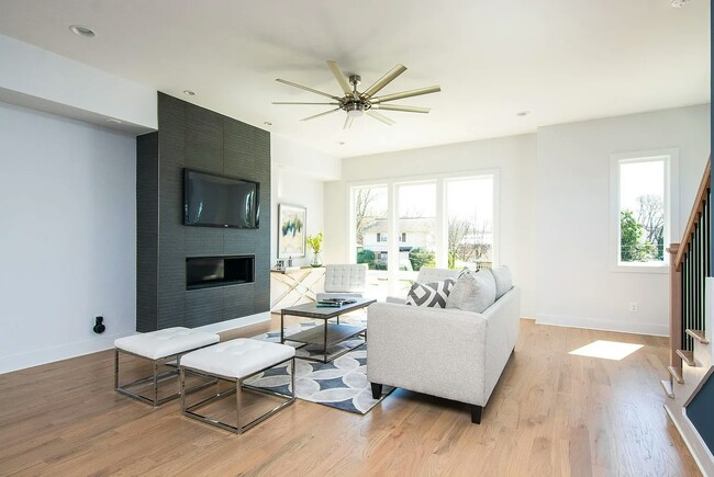 Foto del edificio - 100 Marshall Ct