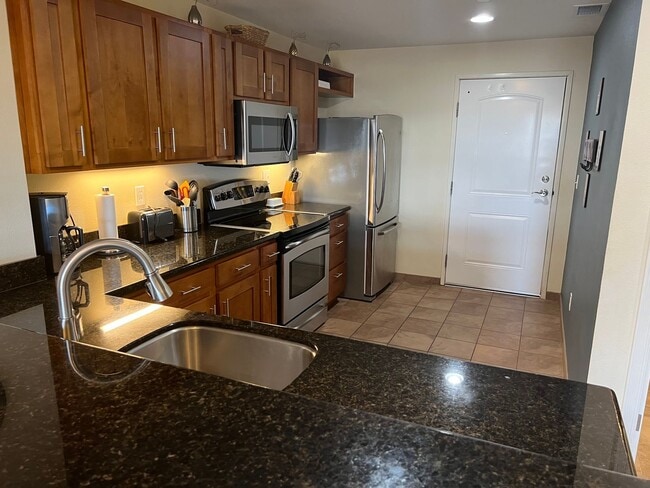Building Photo - Breakers E-44 – Furnished 2BR with Lanai, ...