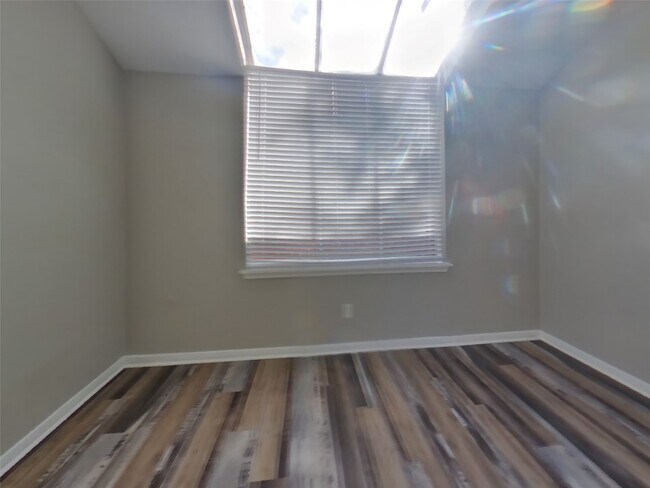 Foto del edificio - 7114 River Garden Dr