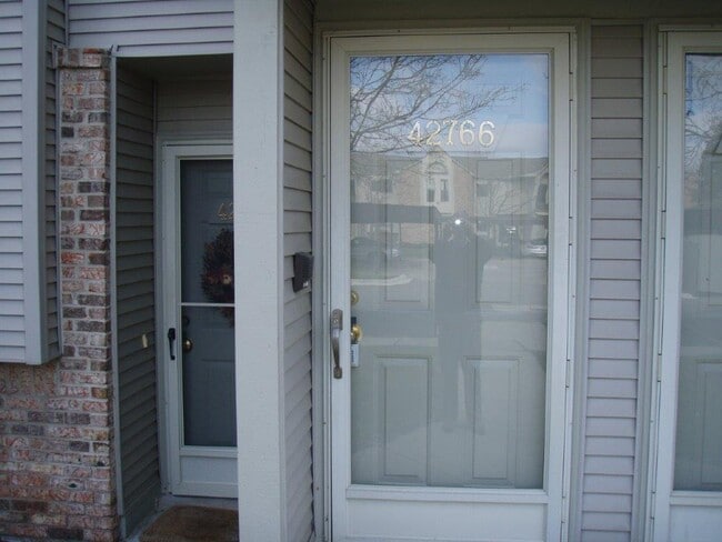 Foto del edificio - 42766 Lilley Pointe Dr