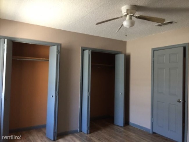 Foto del edificio - 2913 E St Bernard Hwy