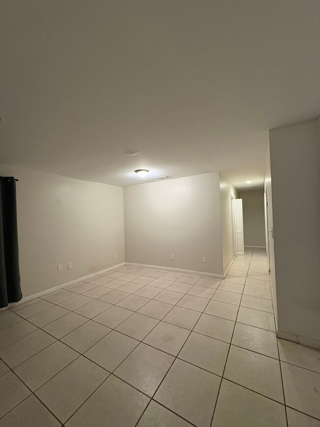 Building Photo - 4928 Shoshone St