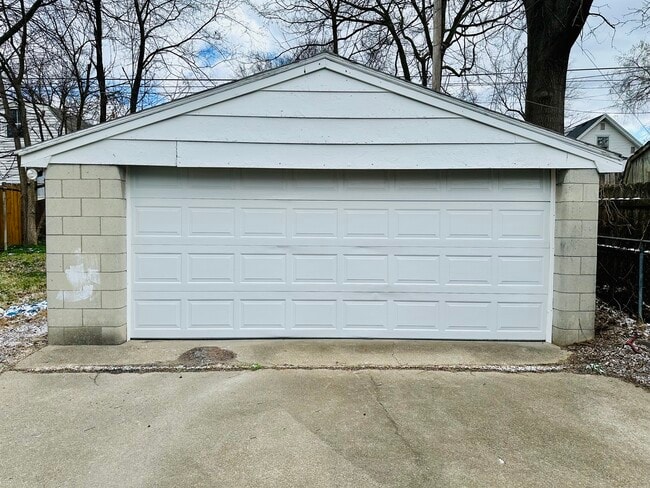 Building Photo - 1147 Lincoln Ave