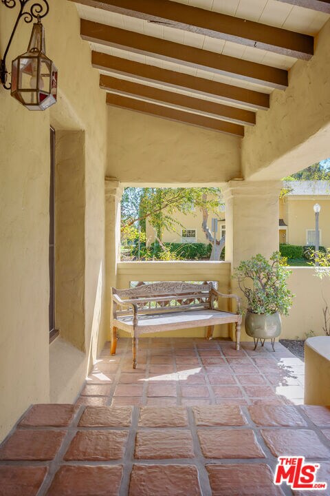 Building Photo - 500 N Las Palmas Ave