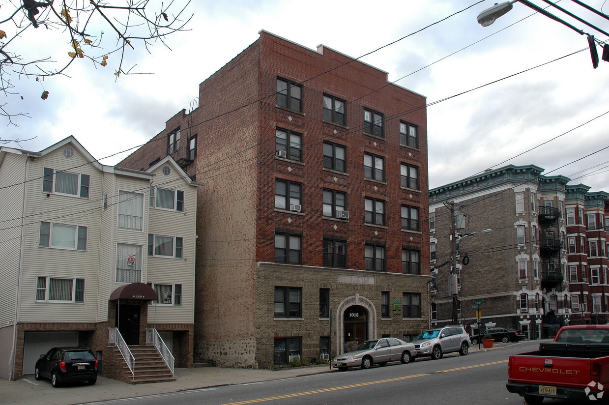 Primary Photo - 1013 Palisade Ave