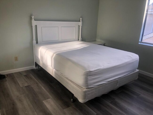 Foto del edificio - 718 Laurel Ave