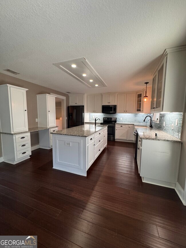 Foto del edificio - 219 Pine Bluff Dr