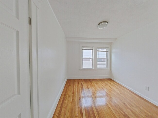 Foto del edificio - 237 Billings Rd