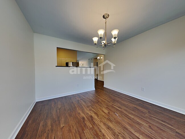 Building Photo - 15015 Silver Thorne Way