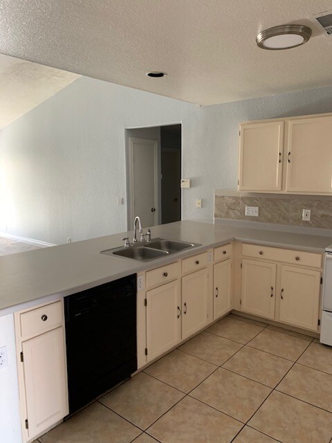 Foto del edificio - 8923 W Sierra Vista Dr