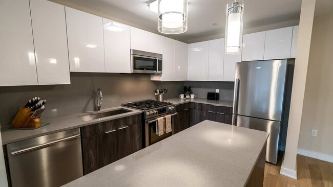 Building Photo - 355 Atlantic St