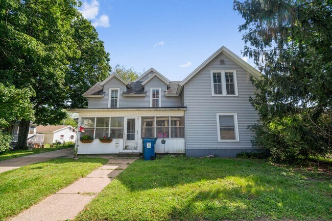 Foto del edificio - 904 1/2 Clay St - Cedar Falls