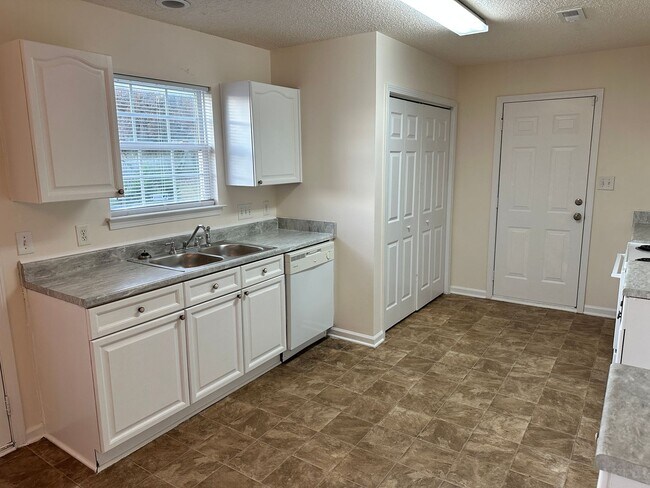 Foto del edificio - Beautiful Four Bedroom Home in Thompson Gl...