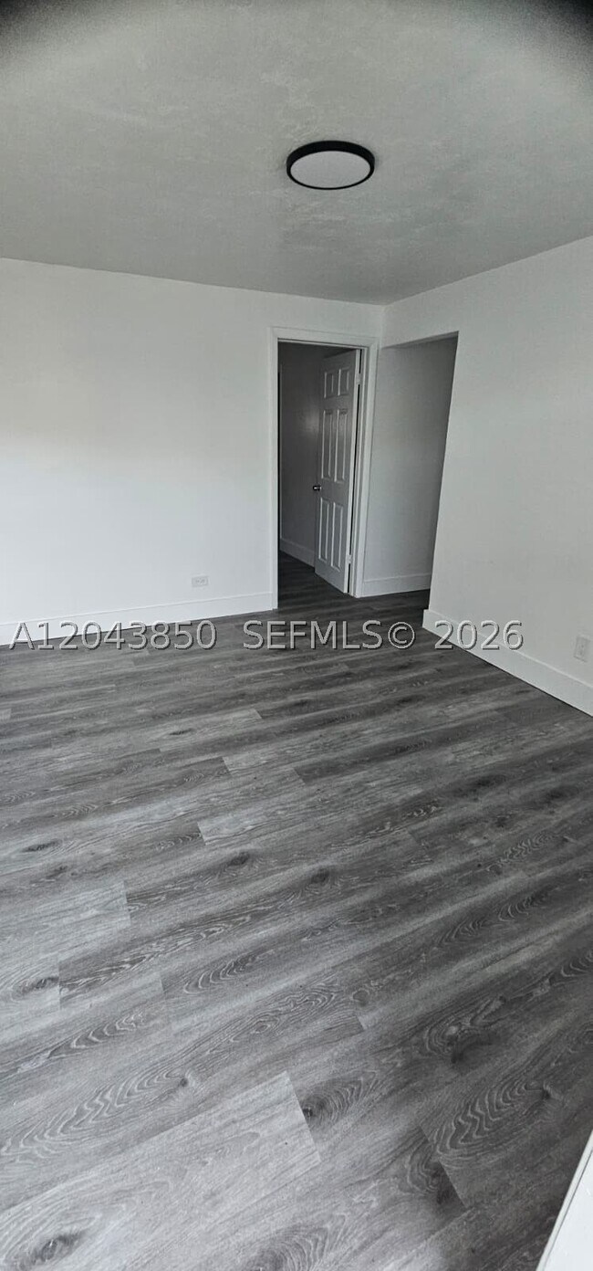 Foto del edificio - 4017 SW 24th St