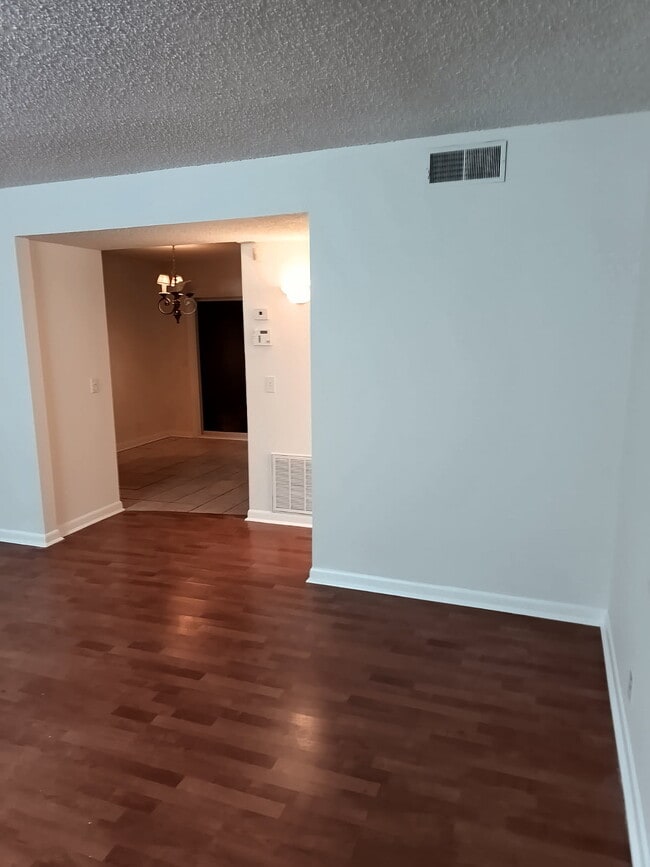 Building Photo - 5515 Country Dr