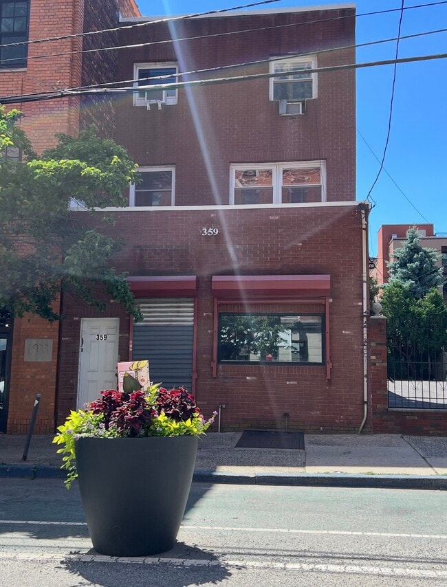 Building Photo - 359 Grove St
