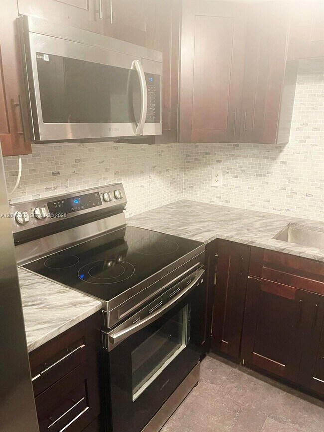 Foto del edificio - 5961 N Falls Cir Dr