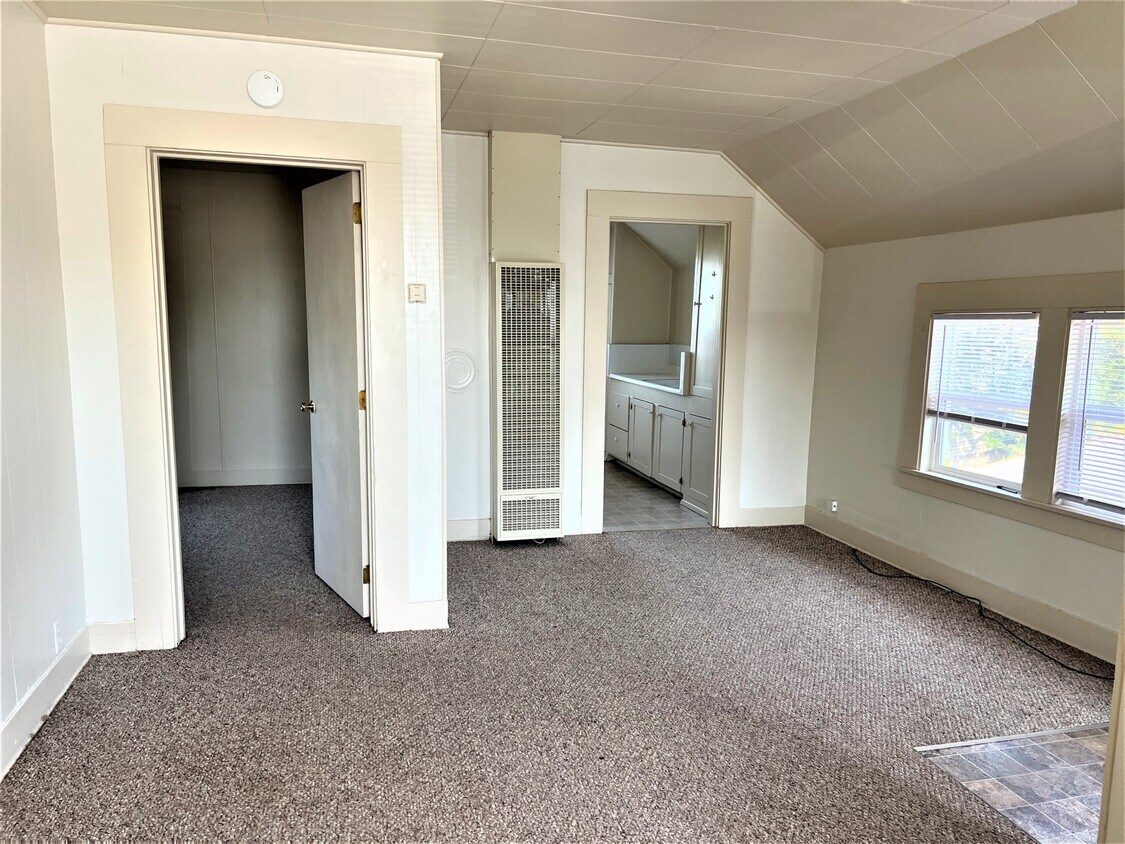 Living Room - 2543 Fairfield St