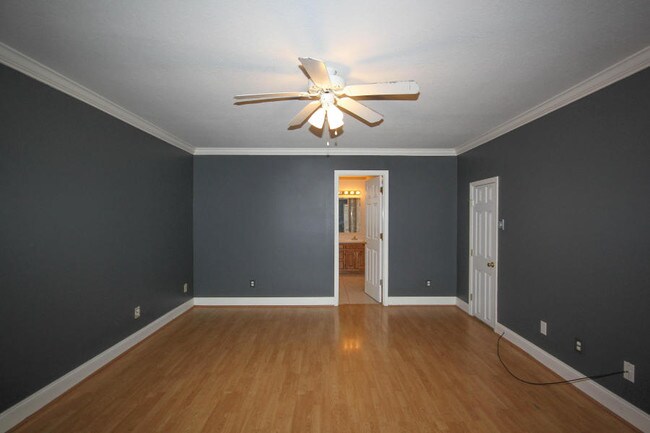 Building Photo - 204 Westwood Dr