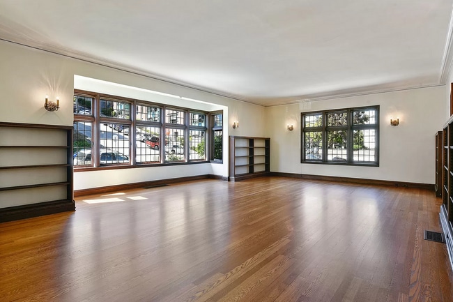 Building Photo - Remodel Ready - Massive Home Looking for T...