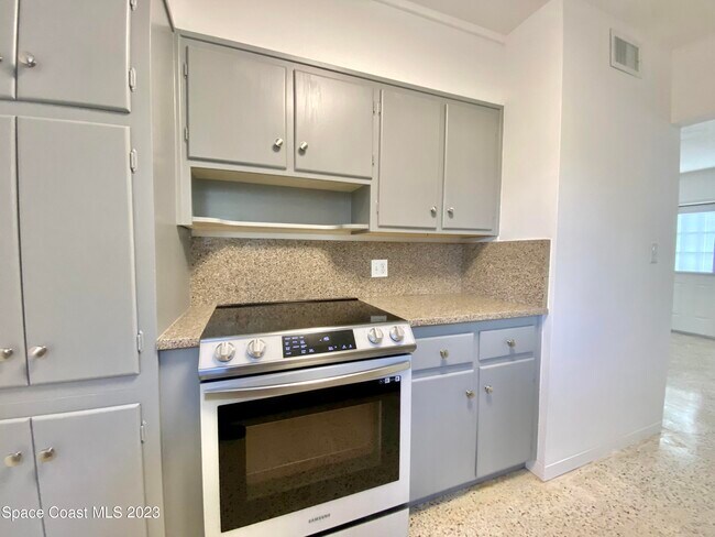 Building Photo - 480 Alice Dr