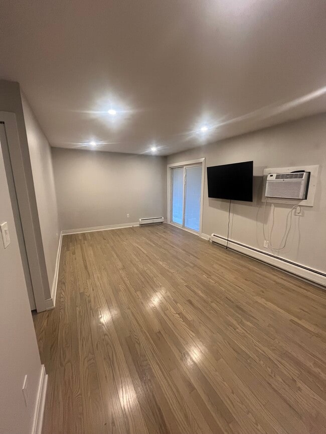 Foto del edificio - 1709 E 14 Mile Rd