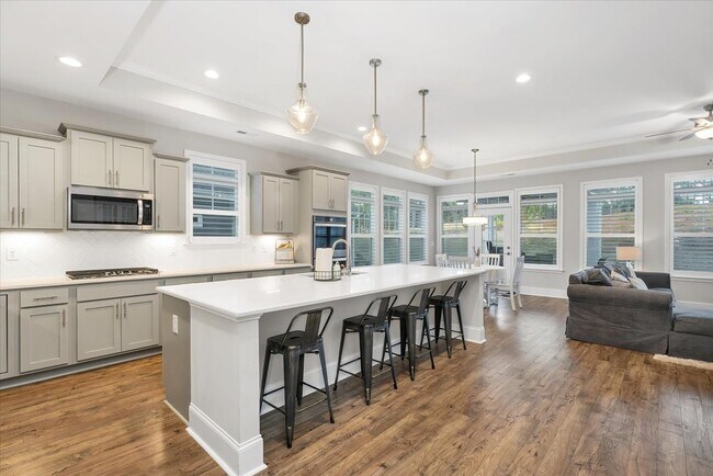 Building Photo - 204 Holly Springs Ct