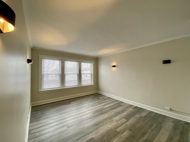Building Photo - 5319 N Hoyne Ave