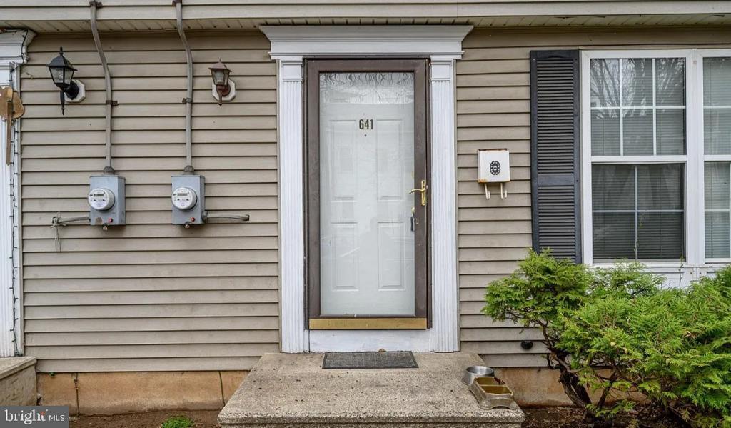 Primary Photo - 641 Lamberton St